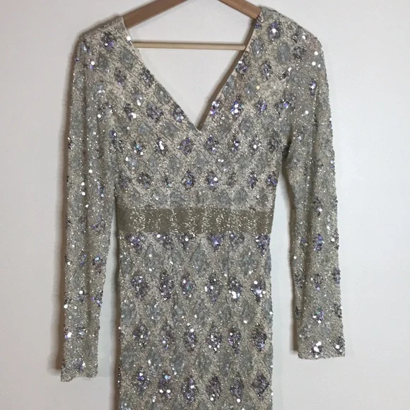 MacDuggal Lattice Sequin Long-Sleeve Gown nude sparkles size 4 - Picture 4 of 14